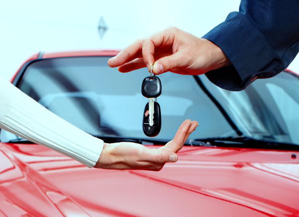 Автоэксперты советуют не затягивать с покупкой и продажей авто
